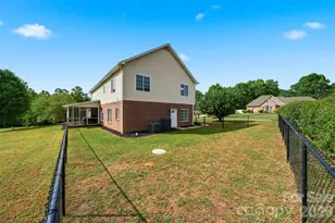 1360 Sweetbriar Ln, Hickory, NC 28602 - Photo 39