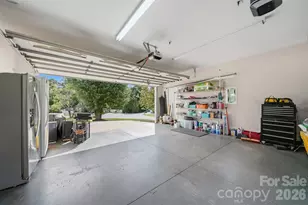 1360 Sweetbriar Ln, Hickory, NC 28602 - Photo 37