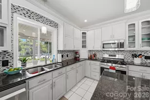 1360 Sweetbriar Ln, Hickory, NC 28602 - Photo 13