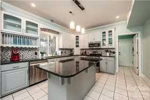 1360 Sweetbriar Ln, Hickory, NC 28602 - Photo 11