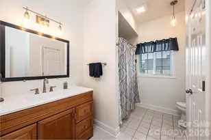 1360 Sweetbriar Ln, Hickory, NC 28602 - Photo 33