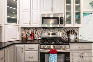 1360 Sweetbriar Ln, Hickory, NC 28602 - Photo 13