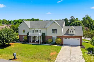 1360 Sweetbriar Ln, Hickory, NC 28602 - Photo 1
