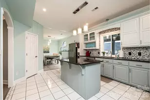 1360 Sweetbriar Ln, Hickory, NC 28602 - Photo 9