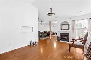 3720 Maggie Laney Dr, Charlotte, NC 28216 - Photo 5