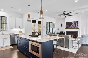 215 Lindsey Farm Dr, Flat Rock, NC 28731 - Photo 9