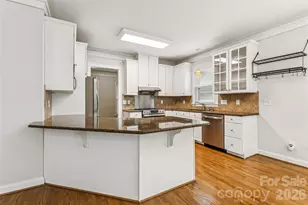 7321 Avonhurst Ln, Charlotte, NC 28269 - Photo 17