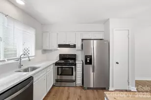 1648 Hollow Dr, Charlotte, NC 29212 - Photo 7