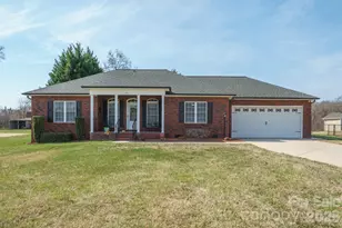 835 Sagefield Ct, Lincolnton, NC 28092 - Photo 1