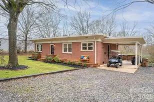 335 E Sumner St, Lincolnton, NC 28092 - Photo 5