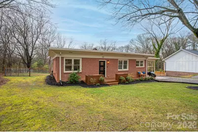 335 E Sumner Street, Lincolnton, NC 28092 - Photo 3