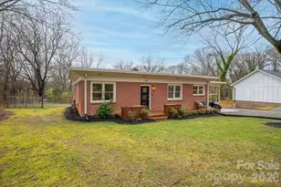 335 E Sumner St, Lincolnton, NC 28092 - Photo 3