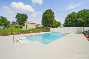 117 Pilots Ridge Dr, Bessemer City, NC 28016 - Photo 17