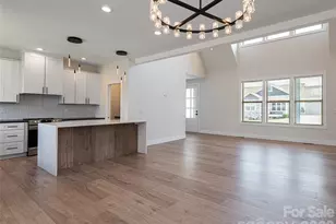 1031 Hillside Ridge Rd, Candler, NC 28715 - Photo 9