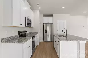 6610 Fairford Dr, Charlotte, NC 28215 - Photo 9