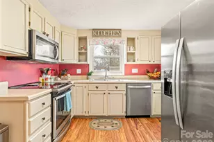 6 Nelson Rd, Hendersonville, NC 28791 - Photo 9