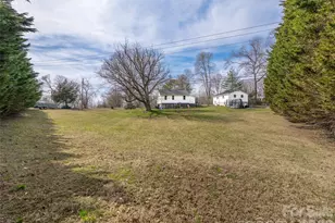 6 Nelson Rd, Hendersonville, NC 28791 - Photo 3