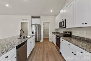 4132 Bolo Dr, Charlotte, NC 28215 - Photo 7