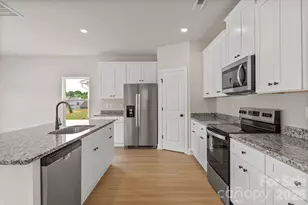 6618 Fairford Dr, Charlotte, NC 28215 - Photo 5