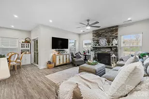 5042 Summer Surprise Ln, Charlotte, NC 28215 - Photo 5
