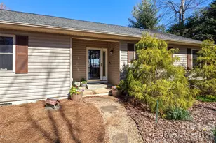 405 Glen Echo Cir, Saluda, NC 28773 - Photo 3