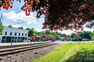 405 Glen Echo Cir, Saluda, NC 28773 - Photo 47