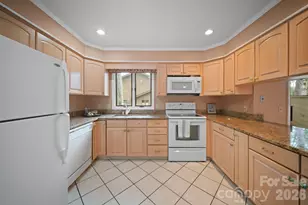 301 N Scarlet Oak Ln, Hendersonville, NC 28791 - Photo 11