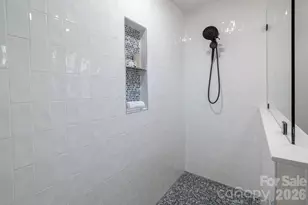 643 Seneca Pl, Charlotte, NC 28210 - Photo 5