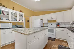 401 Lynn Gap Rd, Spruce Pine, NC 28777 - Photo 7