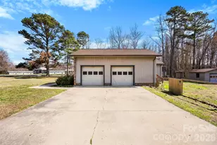 2010 Sprucewood St, Albemarle, NC 28001 - Photo 3