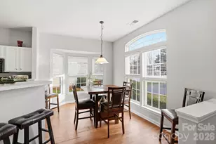 4723 Forestridge Commons Dr, Charlotte, NC 28269 - Photo 7