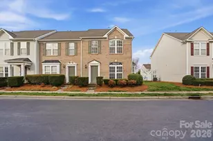 4723 Forestridge Commons Dr, Charlotte, NC 28269 - Photo 1