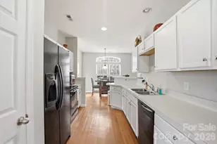 4723 Forestridge Commons Dr, Charlotte, NC 28269 - Photo 11