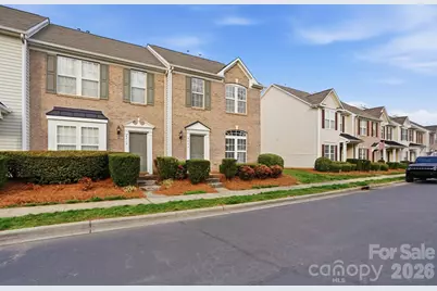 4723 Forestridge Commons Drive, Charlotte, NC 28269 - Photo 3