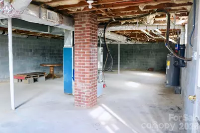 2280 19th Avenue NE, Hickory, NC 28601 - Photo 17