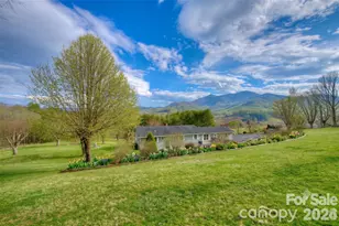 220 Grand View Ln, Burnsville, NC 28714 - Photo 3