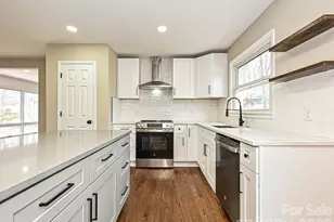 441 Holly Cir, Mount Holly, NC 28120 - Photo 3