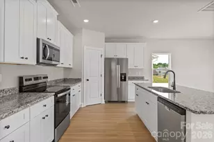 6717 Fairford Dr, Charlotte, NC 28215 - Photo 5