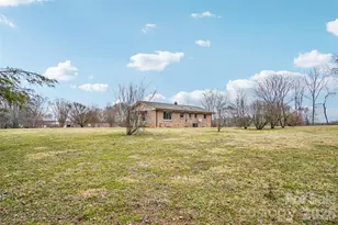 277 Powell St, Hendersonville, NC 28792 - Photo 21