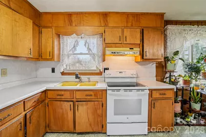 277 Powell Street, Hendersonville, NC 28792 - Photo 9