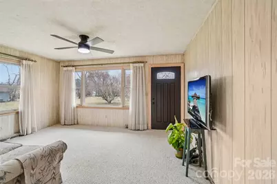 277 Powell Street, Hendersonville, NC 28792 - Photo 5