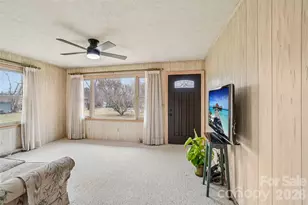 277 Powell St, Hendersonville, NC 28792 - Photo 5