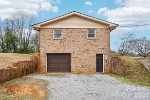 277 Powell St, Hendersonville, NC 28792 - Photo 3