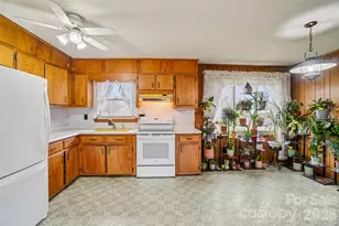 277 Powell St, Hendersonville, NC 28792 - Photo 7