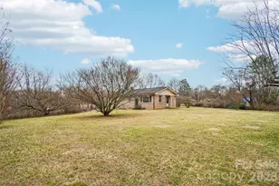 277 Powell St, Hendersonville, NC 28792 - Photo 19