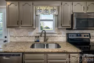 370 Weathers Creek Rd, Troutman, NC 28166 - Photo 9