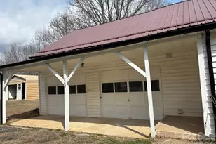 262 Blackberry Ln, Bakersville, NC 28705 - Photo 3