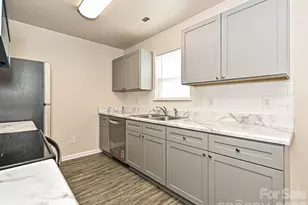 7826 Burch Shire Rd, Charlotte, NC 28269 - Photo 9