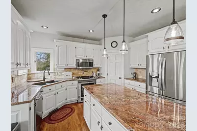 18801 River Falls Drive, Davidson, NC 28036 - Photo 11