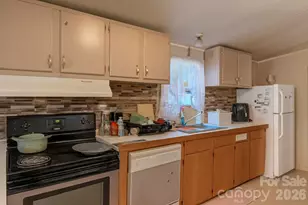 332 Best Rd, Whiteville, NC 28472 - Photo 5